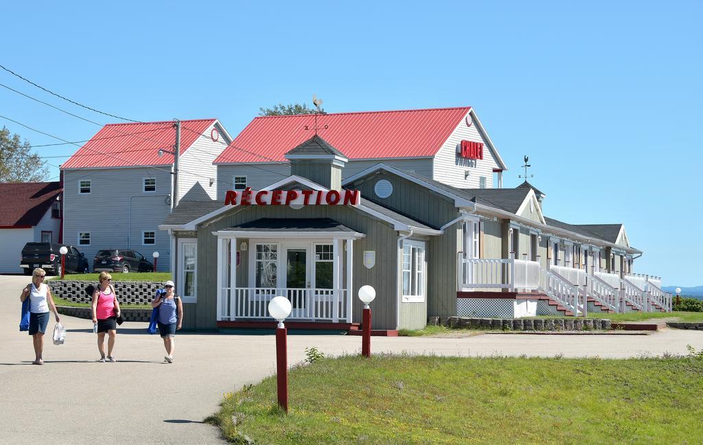 Motel Et Chalets Bo-Fleuve Evangeline Saint-Siméon Exterior foto