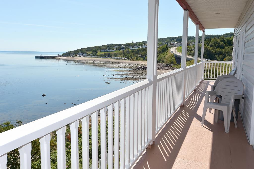 Motel Et Chalets Bo-Fleuve Evangeline Saint-Siméon Exterior foto