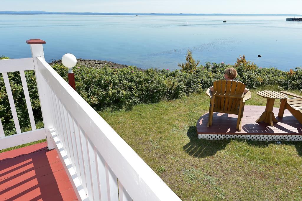 Motel Et Chalets Bo-Fleuve Evangeline Saint-Siméon Exterior foto