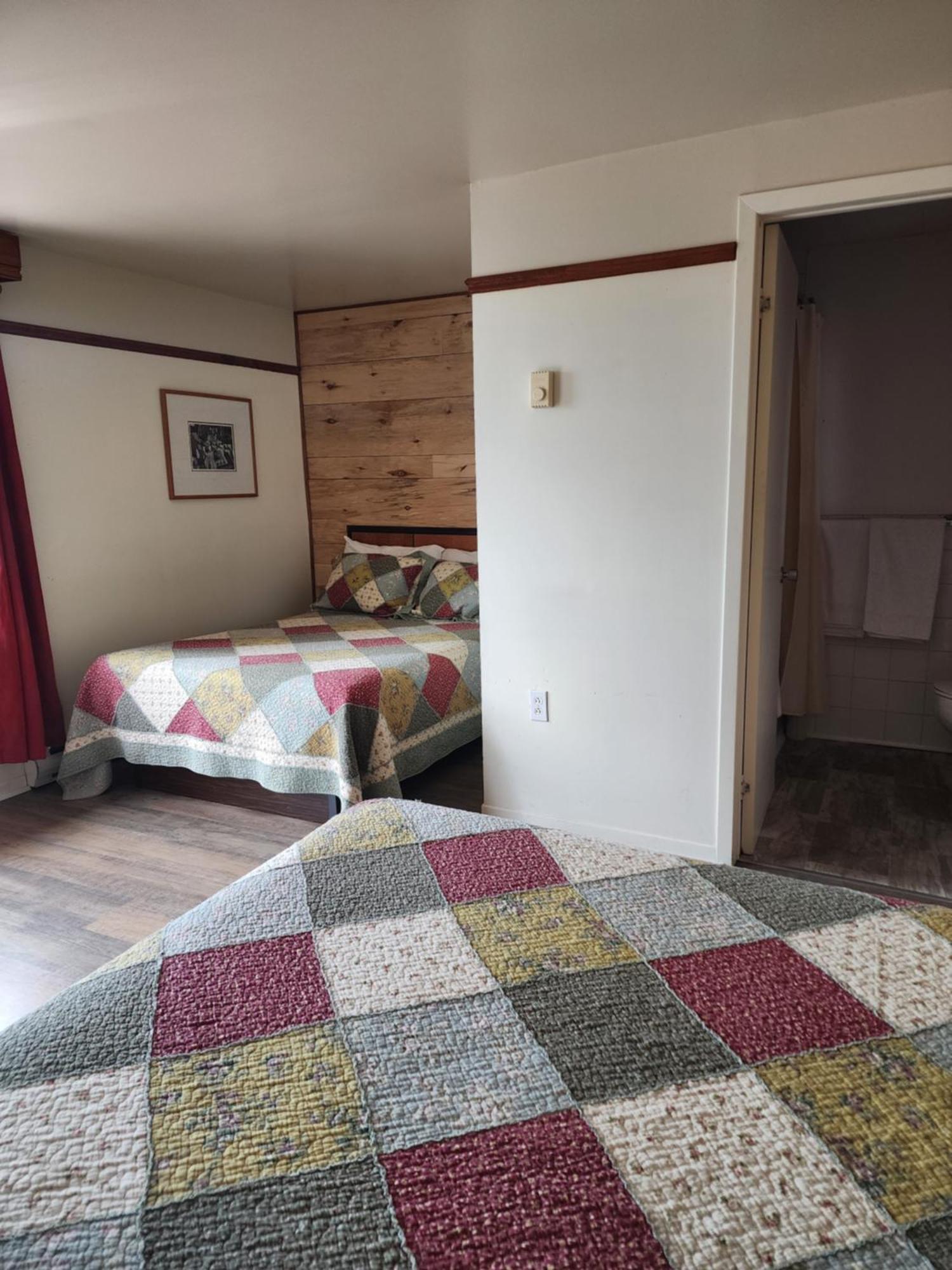 Motel Et Chalets Bo-Fleuve Evangeline Saint-Siméon Exterior foto