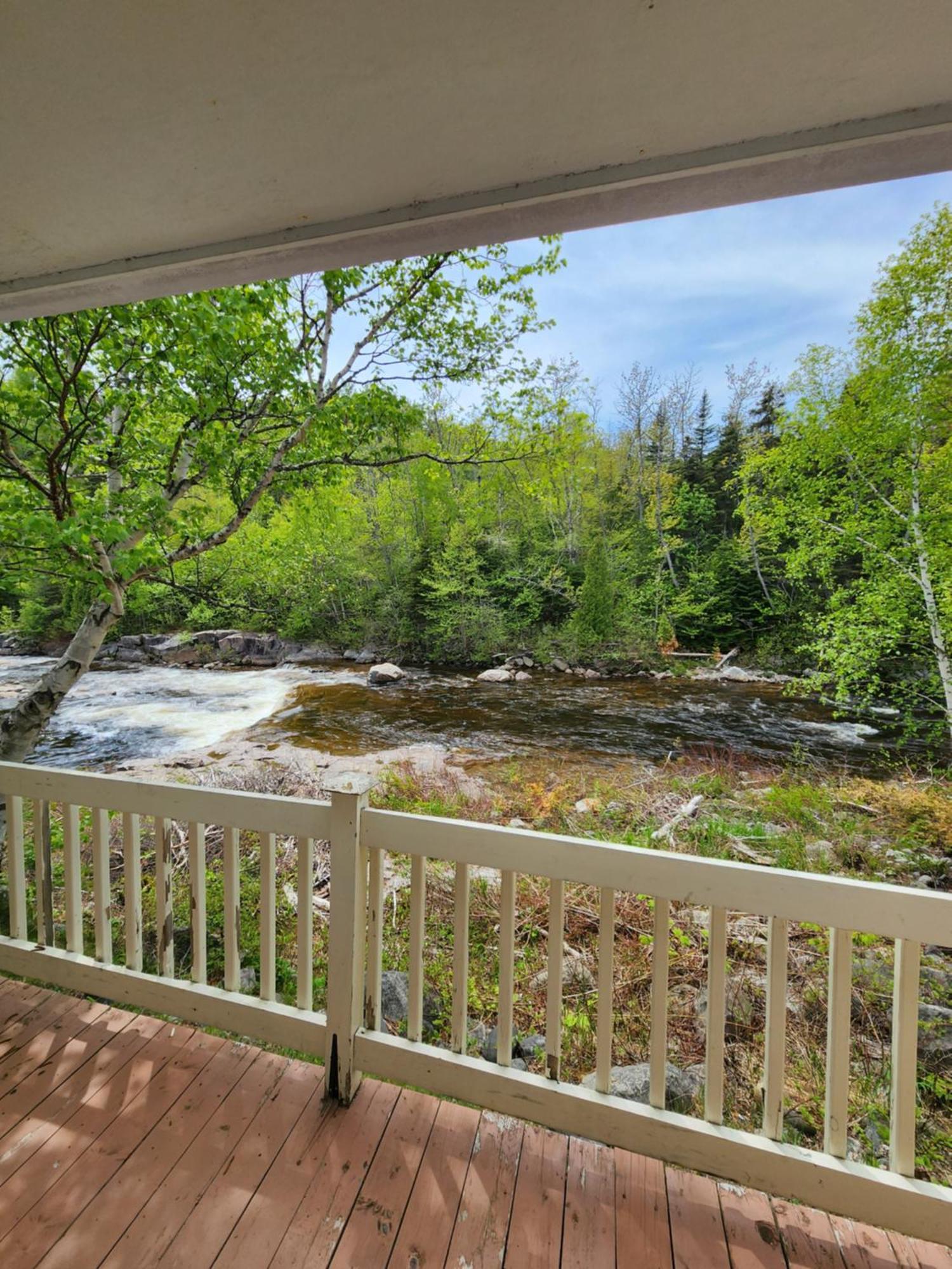 Motel Et Chalets Bo-Fleuve Evangeline Saint-Siméon Exterior foto