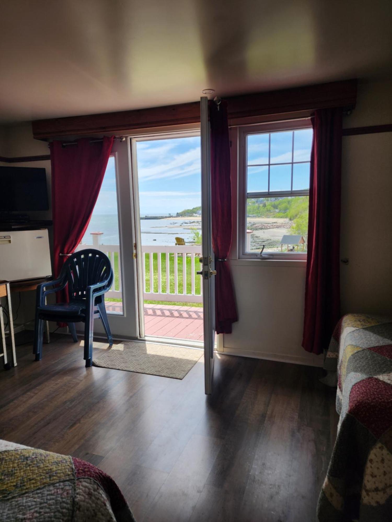 Motel Et Chalets Bo-Fleuve Evangeline Saint-Siméon Exterior foto